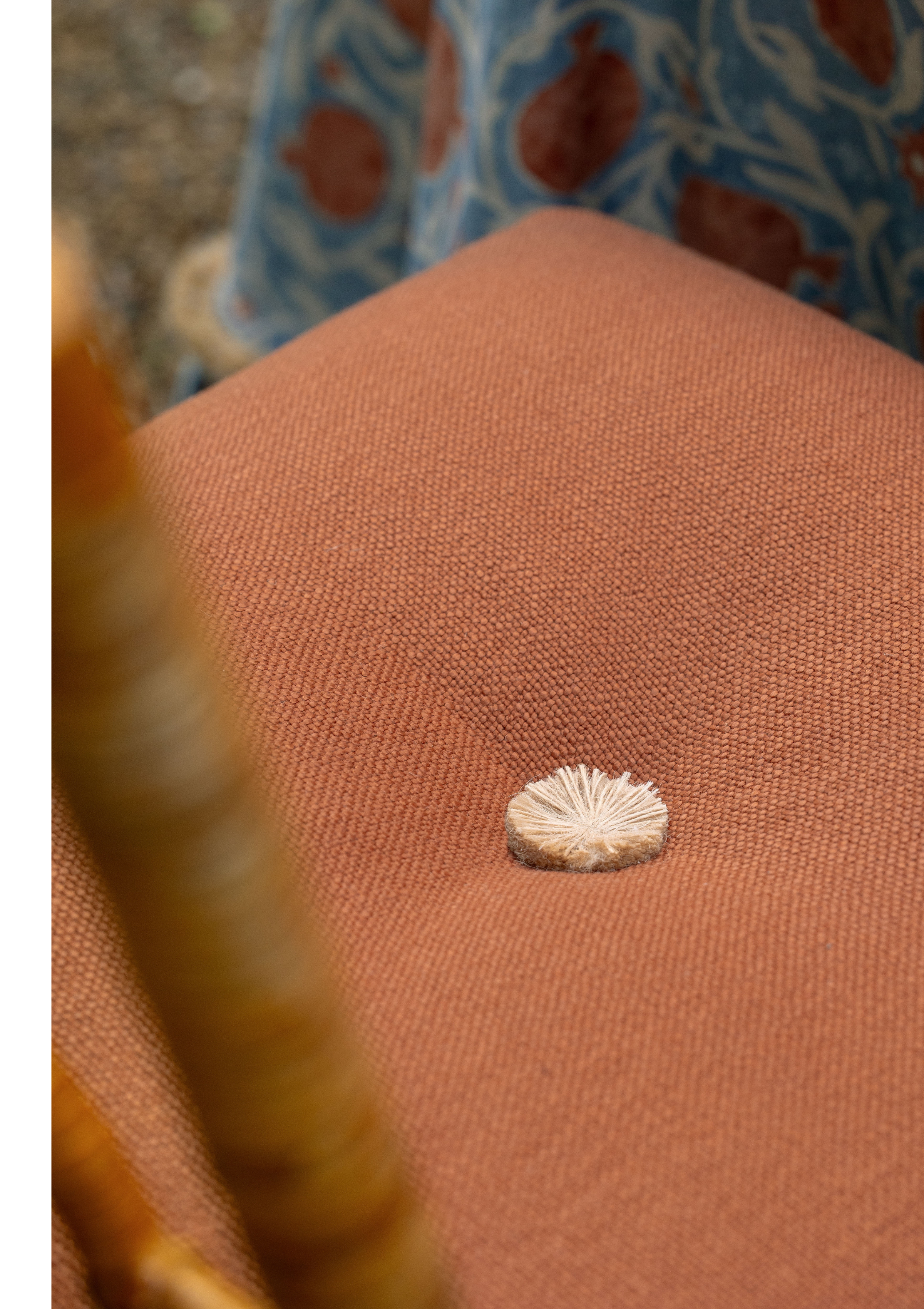 outdoor tufted chair