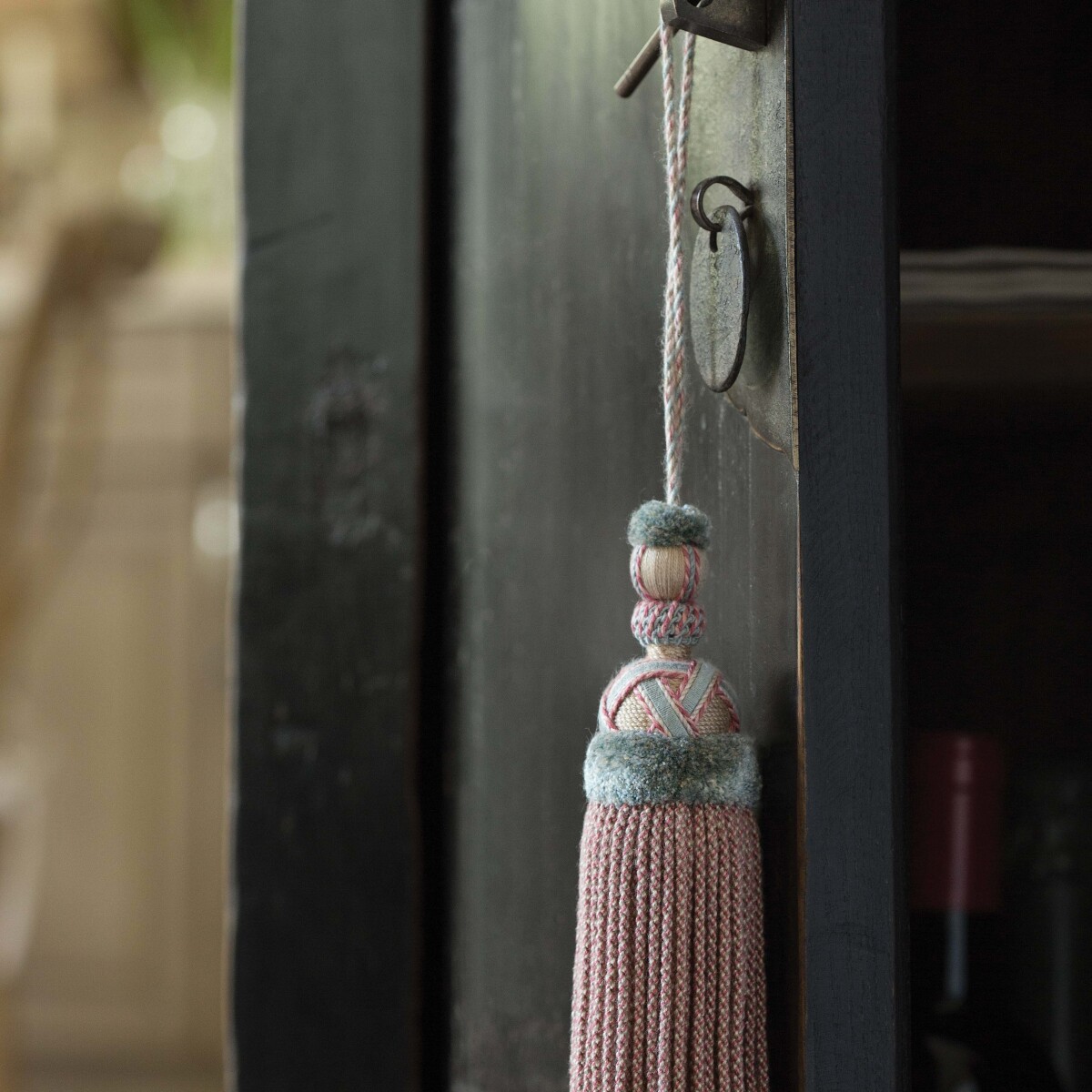 VERONIQUE KEY TASSEL - PEARL - Samuel and Sons