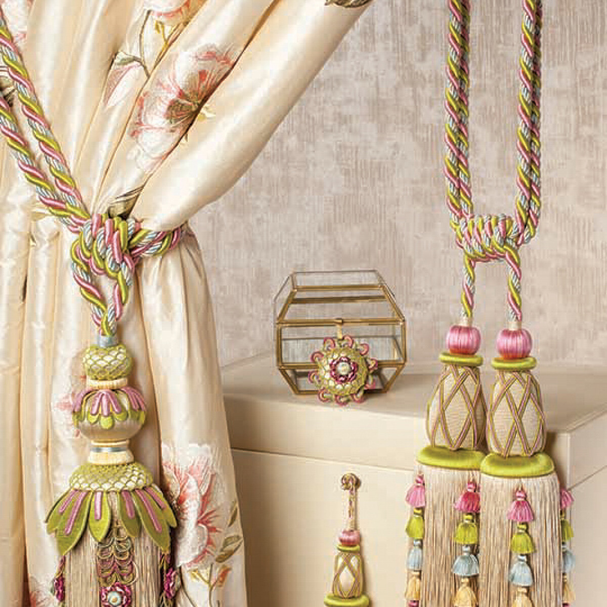 PALAIS KEY TASSEL - ORO - Samuel and Sons