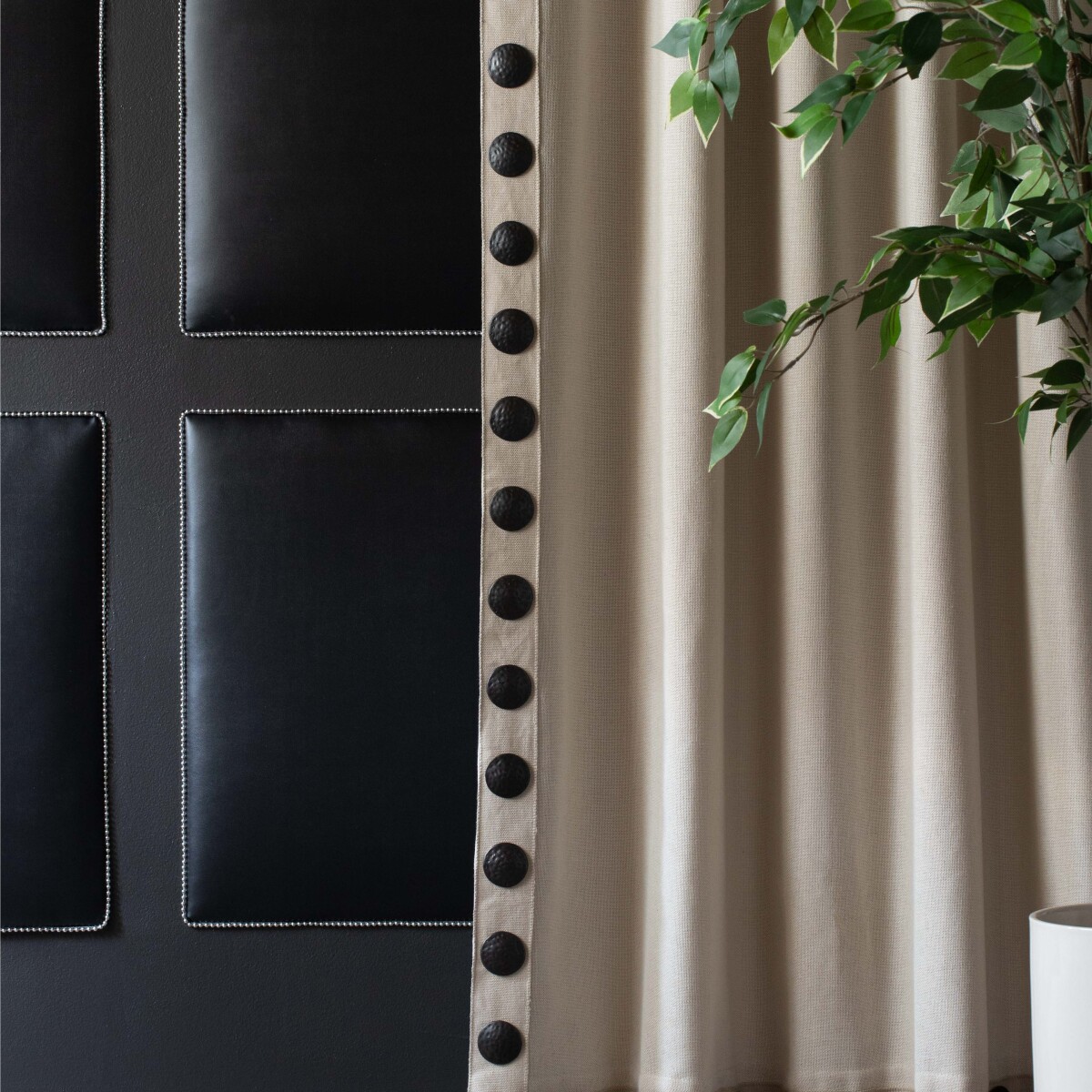 CASTILIAN HAMMERED NAILHEAD BORDER - ROAN - Samuel and Sons