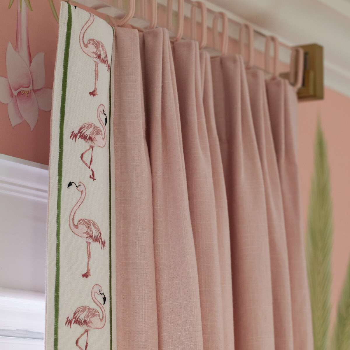 FLAMINGO COURT EMBROIDERED BORDER - PINK - Samuel and Sons
