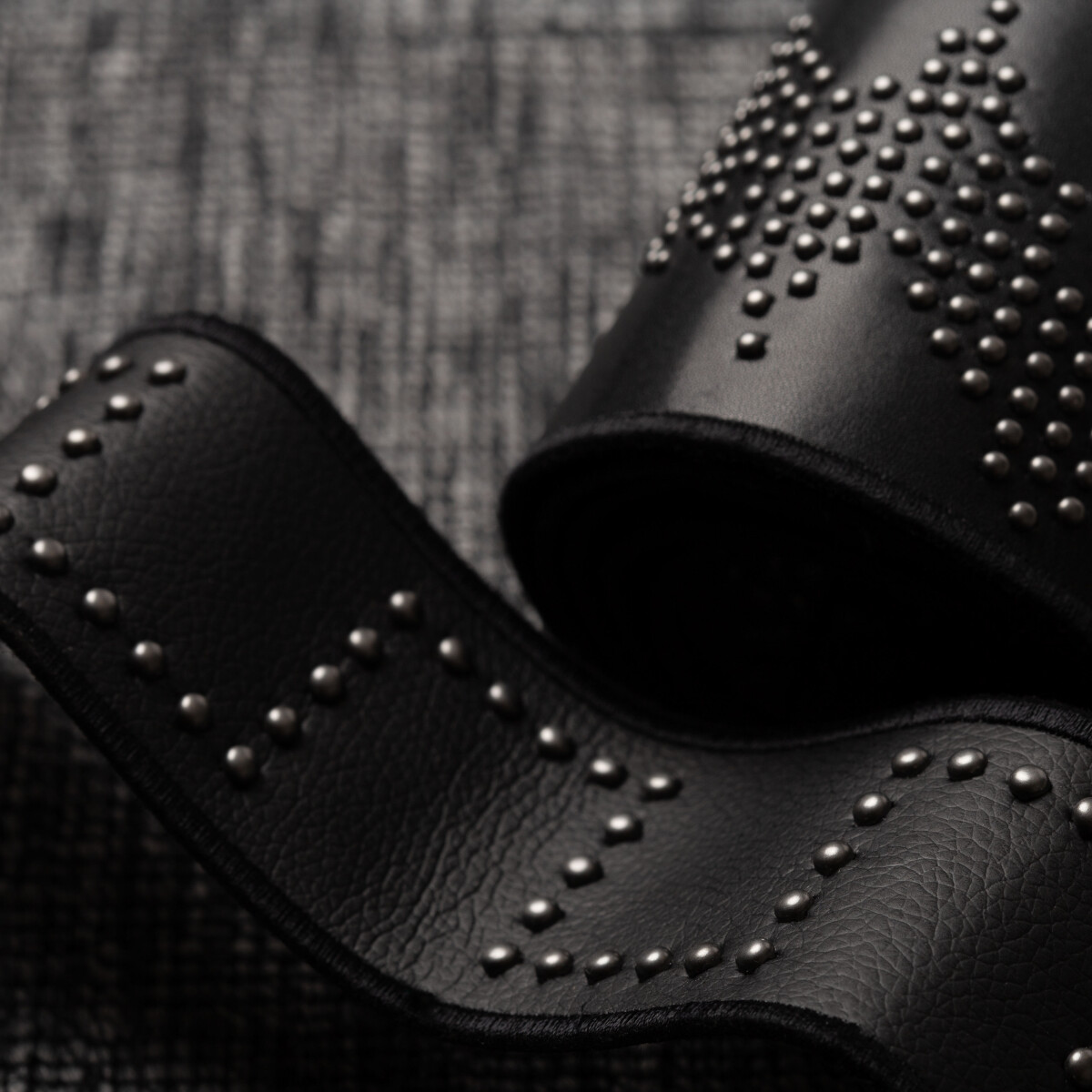 CASPIAN STUDDED BORDER - DARK BAY - Samuel and Sons