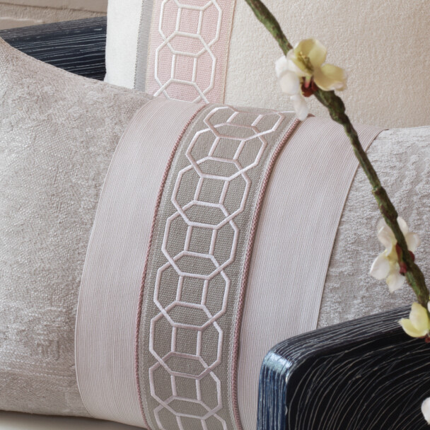 SAKIORI EMBROIDERED BORDER - PORCELAIN - Samuel and Sons
