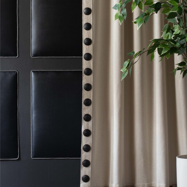 CASTILIAN HAMMERED NAILHEAD BORDER - ROAN - Samuel and Sons