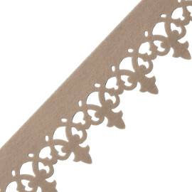FINLAY SCALLOPED BORDER